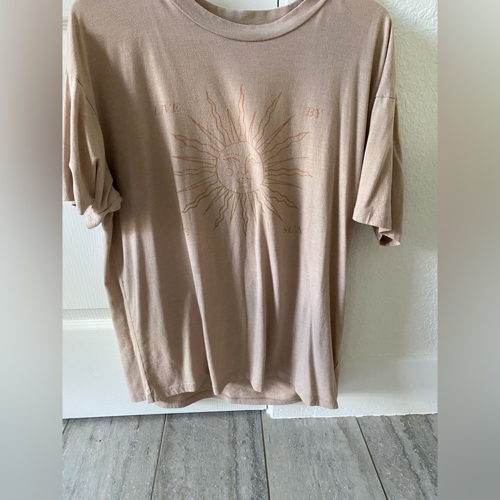 American Eagle oversized tee “Live By The Sun”